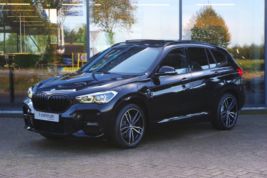 BMW X1 xDrive25e 220 PK High Executive M-Sport PHEV, Panoramadak, Leder Harman / Kardon, Memory