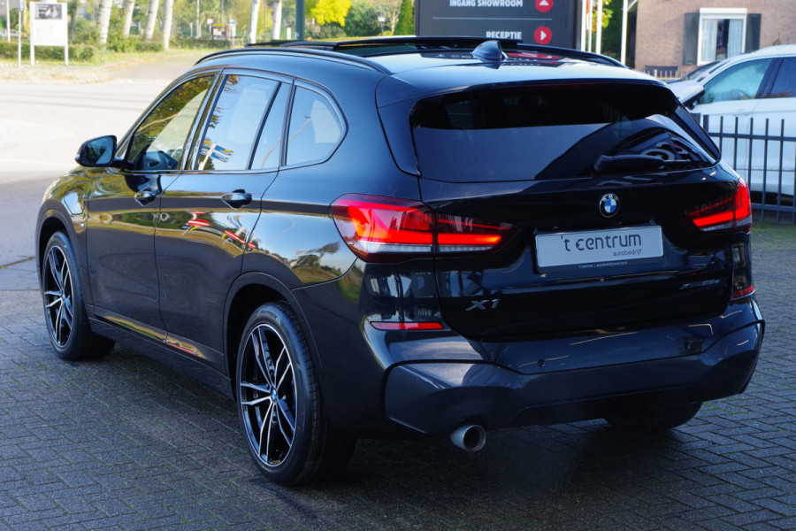 BMW X1 xDrive25e 220 PK High Executive M-Sport PHEV, Panoramadak, Leder Harman / Kardon, Memory