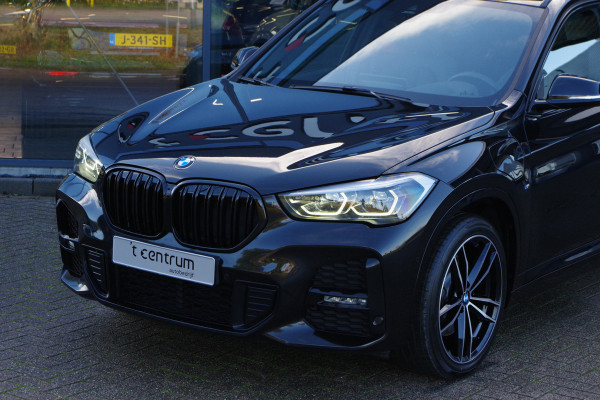 BMW X1 xDrive25e 220 PK High Executive M-Sport PHEV, Panoramadak, Leder Harman / Kardon, Memory