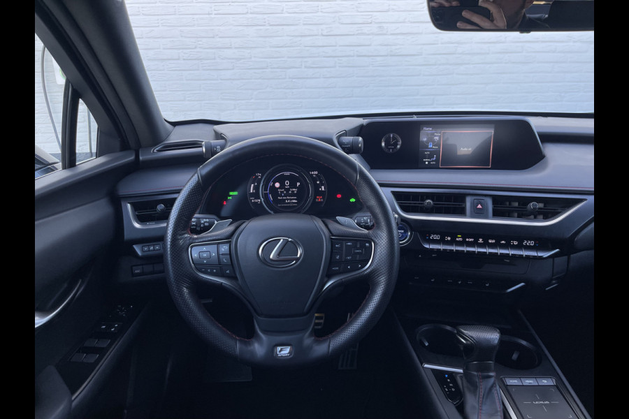 Lexus UX 250h F Sport Line | CarPlay | Camera | LED | ACC | DAB+ | 18 inch