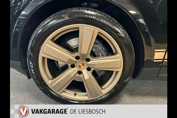 Porsche Cayenne Coupé 3.0 E-Hybrid Nieuw model / Leder / 3 beeldschermen / 22 inch / sportchrono