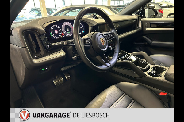 Porsche Cayenne Coupé 3.0 E-Hybrid Nieuw model / Leder / 3 beeldschermen / 22 inch / sportchrono