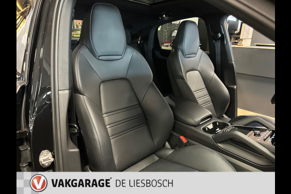 Porsche Cayenne Coupé 3.0 E-Hybrid Nieuw model / Leder / 3 beeldschermen / 22 inch / sportchrono