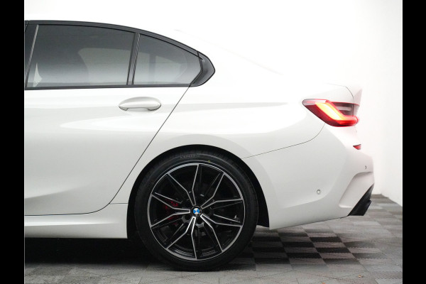 BMW 3-serie 320i M-Sport High Exe (panodak,leer,laser,sfeerverlichting)