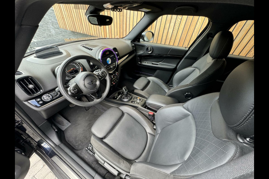 MINI Countryman 1.5 Cooper Chili Automaat | Leer | Keyless entry | Climate Control | Navigatiesysteem | Apple CarPlay | LED verlichting | Getint