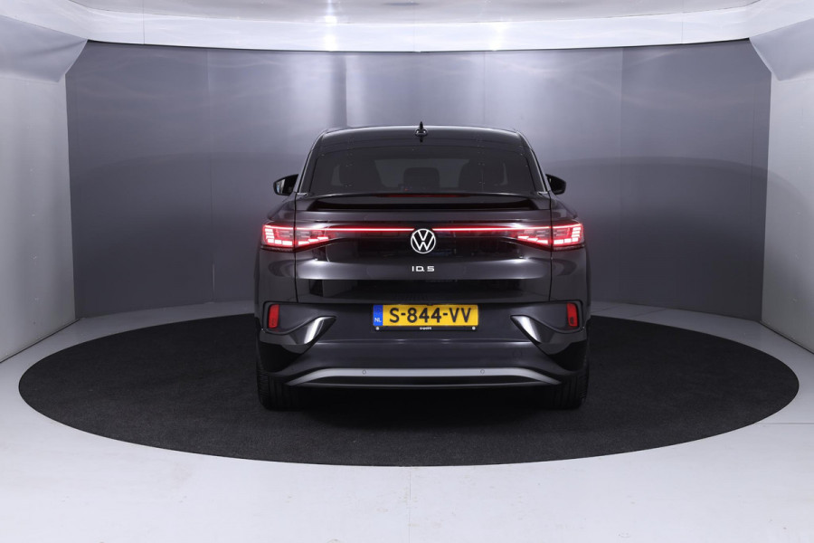 Volkswagen ID.5 Pro 77 kWh 204 pk | Private lease vanaf € 598,- pm | Navigatie | Parkeersensoren (Park assist) | Achteruitrijcamera | Adaptieve cruise control | Stoelverwarming |