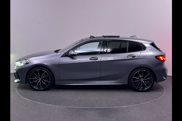 BMW 1-serie 120i M Sport 180pk Automaat | Panodak | 19"L.M | Stuurverwarming | Keyless |  Apple Carplay | Sportstoelen Verwarmd |  Camera | Sfeerverlichting | Navi |