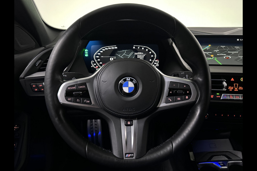 BMW 1-serie 120i M Sport 180pk Automaat | Panodak | 19"L.M | Stuurverwarming | Keyless |  Apple Carplay | Sportstoelen Verwarmd |  Camera | Sfeerverlichting | Navi |