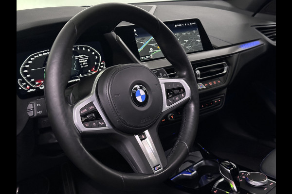 BMW 1-serie 120i M Sport 180pk Automaat | Panodak | 19"L.M | Stuurverwarming | Keyless |  Apple Carplay | Sportstoelen Verwarmd |  Camera | Sfeerverlichting | Navi |