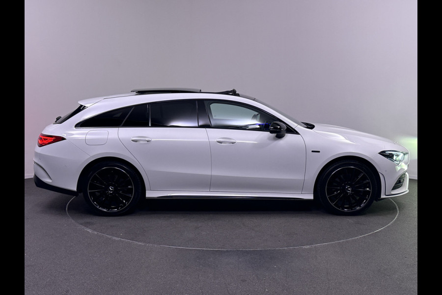 Mercedes-Benz CLA-Klasse Shooting Brake 250 e AMG Night Pakket Plug in Hybrid 218pk PHEV | Panodak | Widescreen Navi MBUX |  Alcantara Sportstoelen | Sfeerverlichting | Apple Carplay  | Camera |