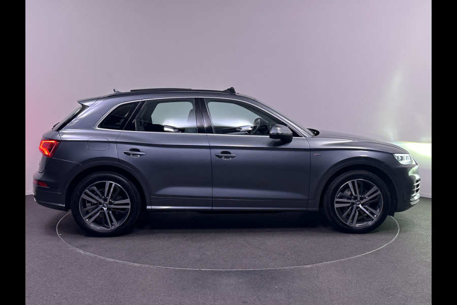 Audi Q5 55 TFSI e quattro S Line Plug In Hybrid 367pk PHEV | Luchtvering | Panodak | Trekhaak af Fabriek | 360 Camera | Head Up | 20 "L.M | Apple Carplay |