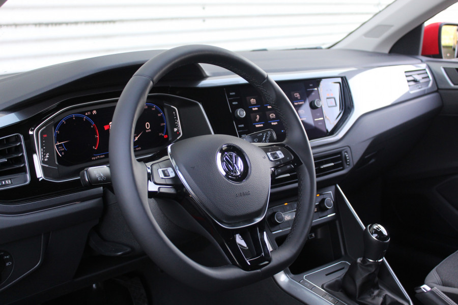 Volkswagen Polo 1.0 TSI 95 PK Highline R-line Led / ACC / Digi cockpit / App connect