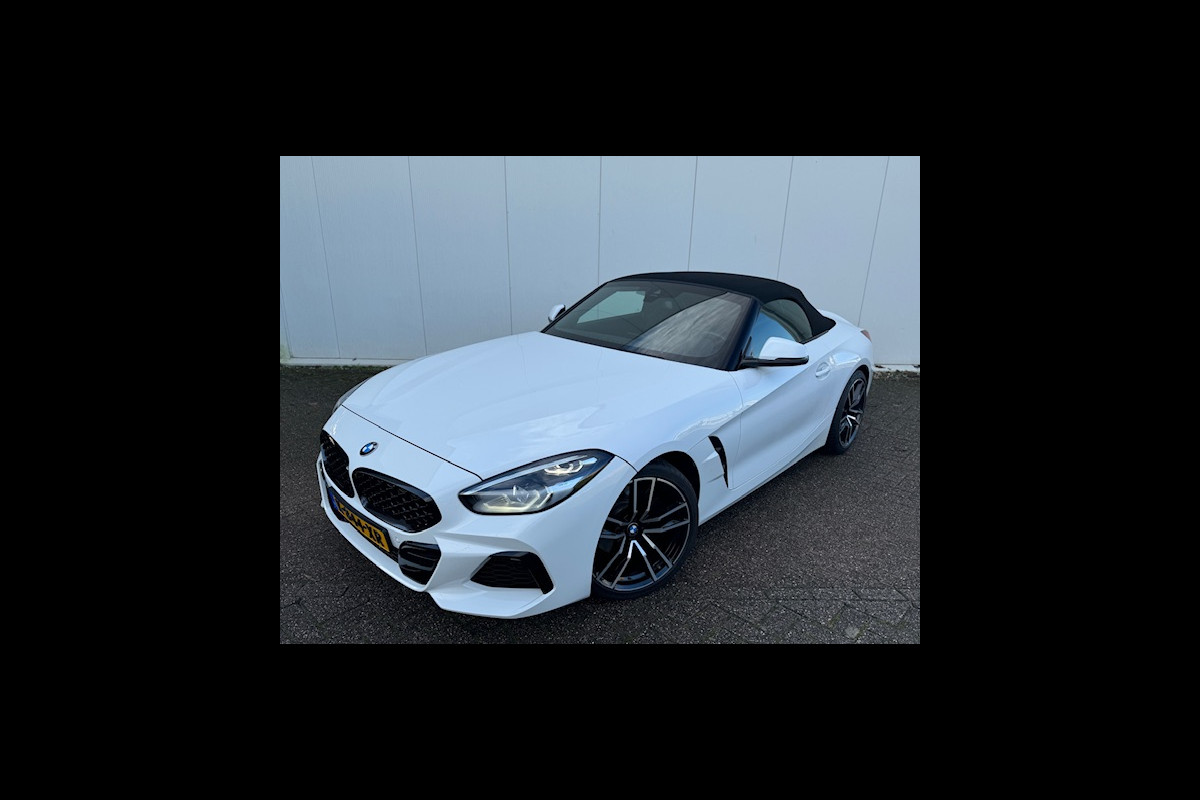 BMW Z4 Roadster sDrive20i High Executive M-sport M-sport , 19" 255 V 275 A , Harman-Kardon , Sportuitlaatsysteem , BMW LED light , Stuur&stoelverwarming , Sfeerverlichting , PTS voor en achter