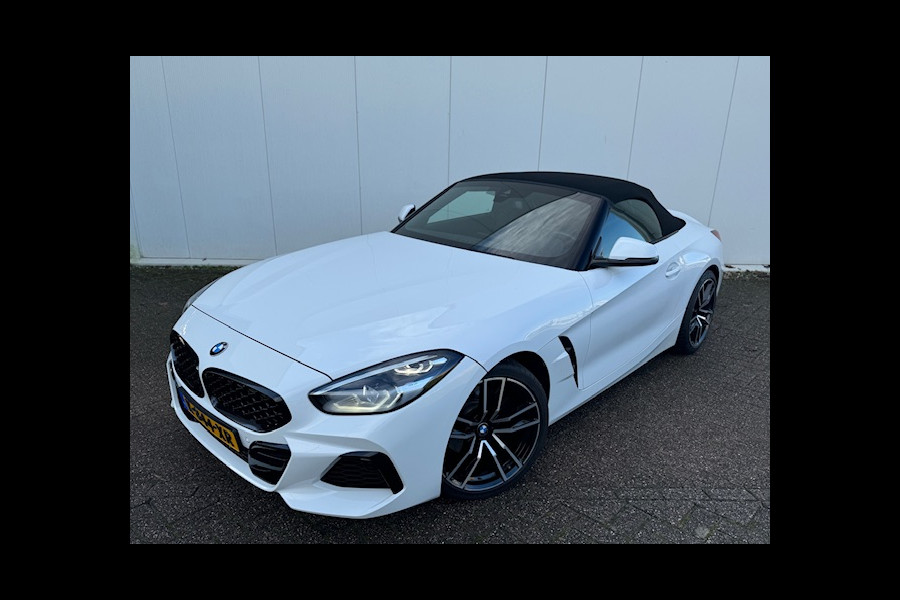 BMW Z4 Roadster sDrive20i High Executive M-sport M-sport , 19" 255 V 275 A , Harman-Kardon , Sportuitlaatsysteem , BMW LED light , Stuur&stoelverwarming , Sfeerverlichting , PTS voor en achter