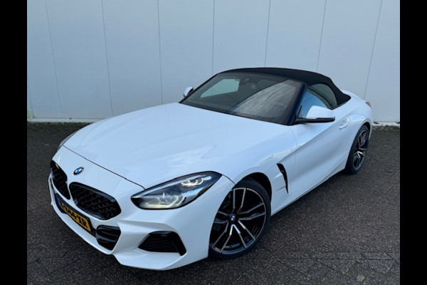 BMW Z4 Roadster sDrive20i High Executive M-sport M-sport , 19" 255 V 275 A , Harman-Kardon , Sportuitlaatsysteem , BMW LED light , Stuur&stoelverwarming , Sfeerverlichting , PTS voor en achter