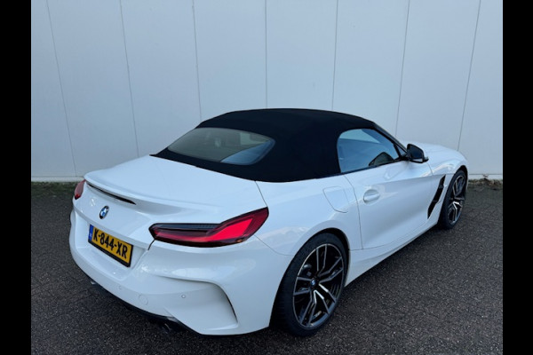 BMW Z4 Roadster sDrive20i High Executive M-sport M-sport , 19" 255 V 275 A , Harman-Kardon , Sportuitlaatsysteem , BMW LED light , Stuur&stoelverwarming , Sfeerverlichting , PTS voor en achter