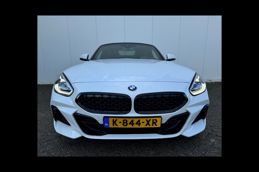 BMW Z4 Roadster sDrive20i High Executive M-sport M-sport , 19" 255 V 275 A , Harman-Kardon , Sportuitlaatsysteem , BMW LED light , Stuur&stoelverwarming , Sfeerverlichting , PTS voor en achter