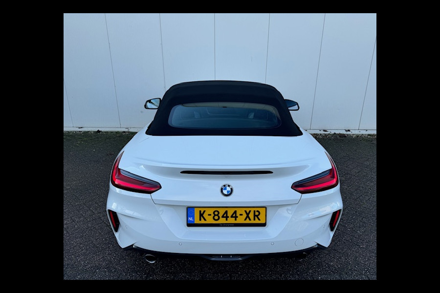 BMW Z4 Roadster sDrive20i High Executive M-sport M-sport , 19" 255 V 275 A , Harman-Kardon , Sportuitlaatsysteem , BMW LED light , Stuur&stoelverwarming , Sfeerverlichting , PTS voor en achter