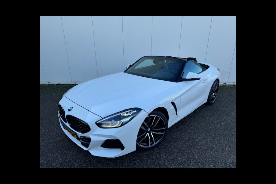 BMW Z4 Roadster sDrive20i High Executive M-sport M-sport , 19" 255 V 275 A , Harman-Kardon , Sportuitlaatsysteem , BMW LED light , Stuur&stoelverwarming , Sfeerverlichting , PTS voor en achter