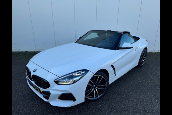 BMW Z4 Roadster sDrive20i High Executive M-sport M-sport , 19" 255 V 275 A , Harman-Kardon , Sportuitlaatsysteem , BMW LED light , Stuur&stoelverwarming , Sfeerverlichting , PTS voor en achter