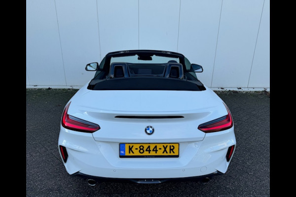 BMW Z4 Roadster sDrive20i High Executive M-sport M-sport , 19" 255 V 275 A , Harman-Kardon , Sportuitlaatsysteem , BMW LED light , Stuur&stoelverwarming , Sfeerverlichting , PTS voor en achter