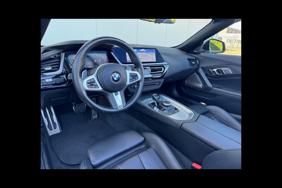 BMW Z4 Roadster sDrive20i High Executive M-sport M-sport , 19" 255 V 275 A , Harman-Kardon , Sportuitlaatsysteem , BMW LED light , Stuur&stoelverwarming , Sfeerverlichting , PTS voor en achter