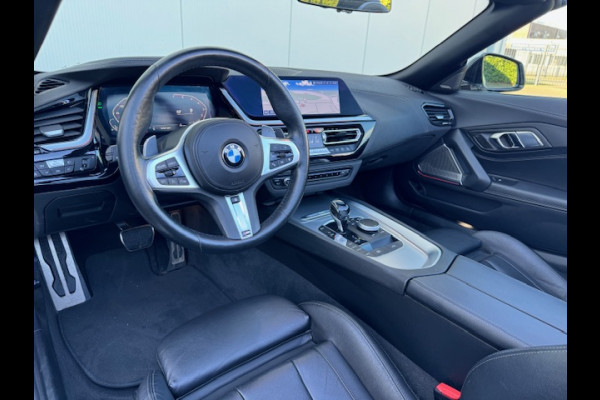 BMW Z4 Roadster sDrive20i High Executive M-sport M-sport , 19" 255 V 275 A , Harman-Kardon , Sportuitlaatsysteem , BMW LED light , Stuur&stoelverwarming , Sfeerverlichting , PTS voor en achter