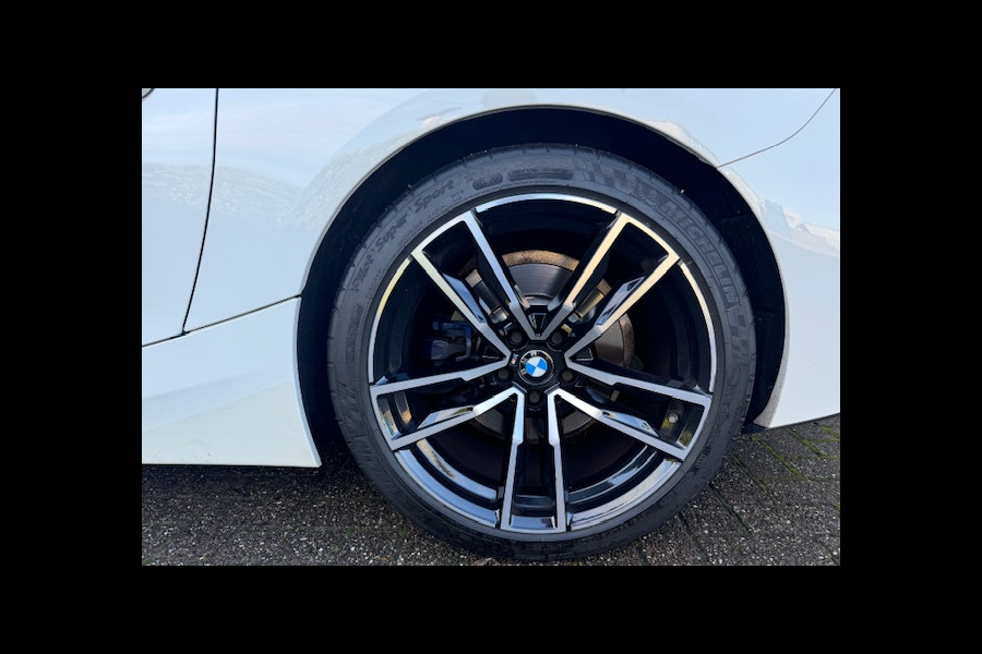 BMW Z4 Roadster sDrive20i High Executive M-sport M-sport , 19" 255 V 275 A , Harman-Kardon , Sportuitlaatsysteem , BMW LED light , Stuur&stoelverwarming , Sfeerverlichting , PTS voor en achter