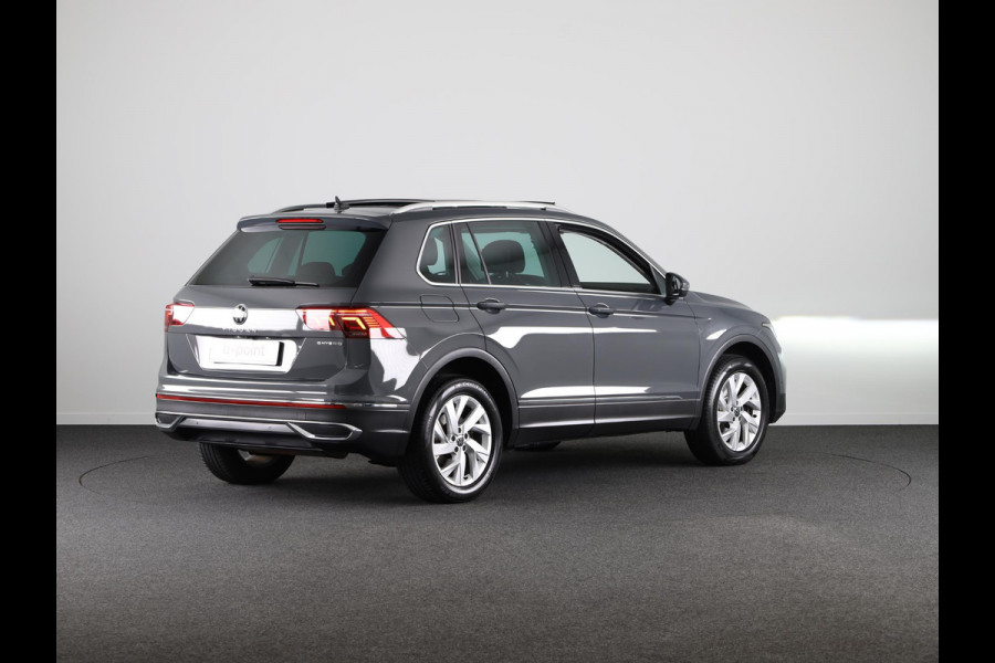 Volkswagen Tiguan 1.4 TSI eHybrid Elegance 245 pk Automaat (DSG) | Navigatie | Panoramadak | Elektr. trekhaak | Parkeersensoren (Park assist) | Rondomzicht camera | Stoelverwarming |