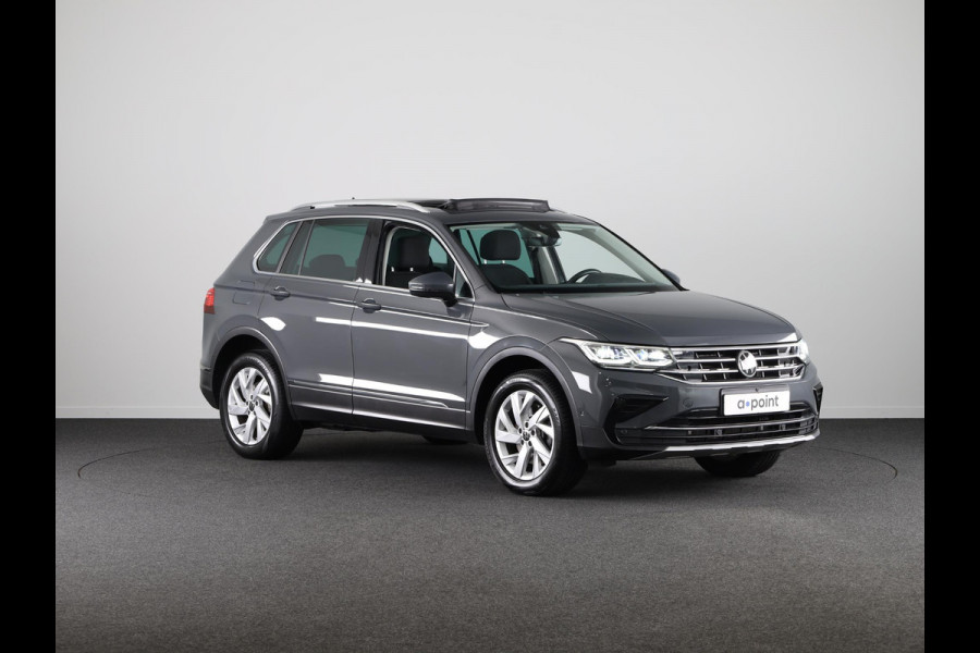 Volkswagen Tiguan 1.4 TSI eHybrid Elegance 245 pk Automaat (DSG) | Navigatie | Panoramadak | Elektr. trekhaak | Parkeersensoren (Park assist) | Rondomzicht camera | Stoelverwarming |