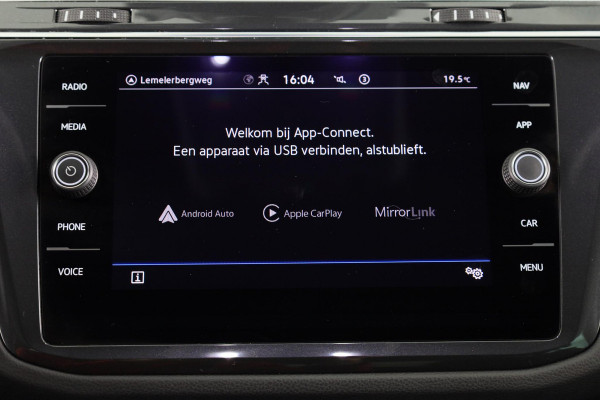 Volkswagen Tiguan 1.4 TSI eHybrid Elegance 245 pk Automaat (DSG) | Navigatie | Panoramadak | Elektr. trekhaak | Parkeersensoren (Park assist) | Rondomzicht camera | Stoelverwarming |