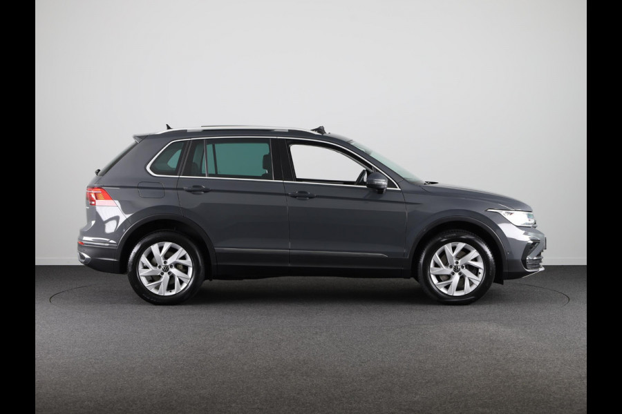 Volkswagen Tiguan 1.4 TSI eHybrid Elegance 245 pk Automaat (DSG) | Navigatie | Panoramadak | Elektr. trekhaak | Parkeersensoren (Park assist) | Rondomzicht camera | Stoelverwarming |