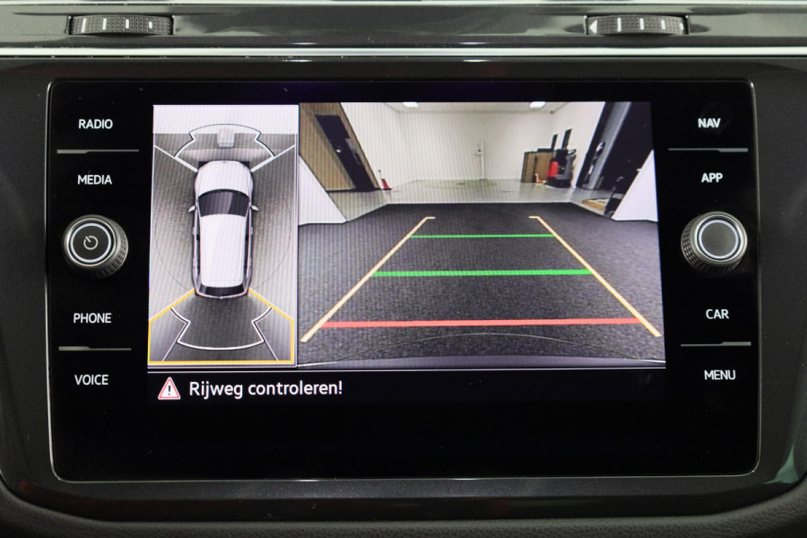 Volkswagen Tiguan 1.4 TSI eHybrid Elegance 245 pk Automaat (DSG) | Navigatie | Panoramadak | Elektr. trekhaak | Parkeersensoren (Park assist) | Rondomzicht camera | Stoelverwarming |