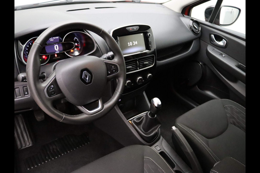 Renault Clio Estate TCe 90pk Limited Airco | Carplay | Cruise | Navi | Parksens. achter