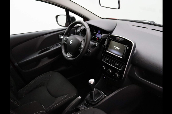 Renault Clio Estate TCe 90pk Limited Airco | Carplay | Cruise | Navi | Parksens. achter