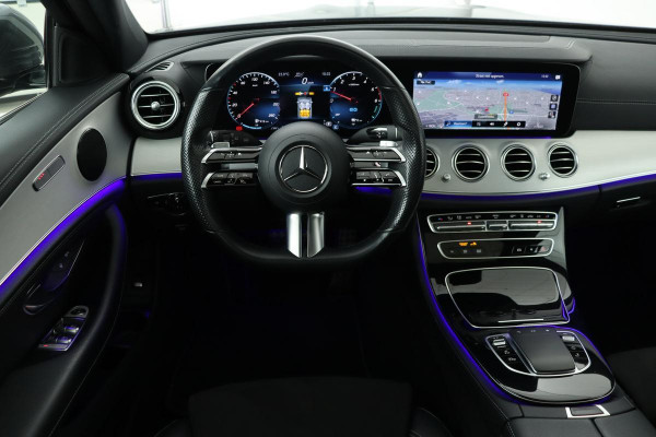 Mercedes-Benz E-Klasse 300de AMG | Panoramadak | Adaptive cruise | Trekhaak | Stoelverwarming | Camera | Carplay | Sfeerverlichting | Matrix LED | Keyless | Navigatie | Widescreen