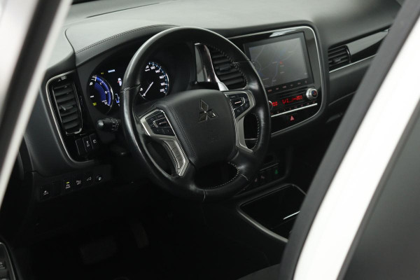 Mitsubishi Outlander 2.4 PHEV Intense+ | Schuifdak | Alcantara | Full LED | Stoel & Stuurverwarming | 360 Camera | Carplay | Keyless