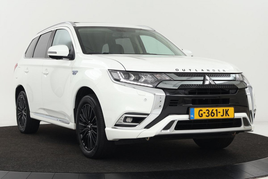 Mitsubishi Outlander 2.4 PHEV Intense+ | Schuifdak | Alcantara | Full LED | Stoel & Stuurverwarming | 360 Camera | Carplay | Keyless