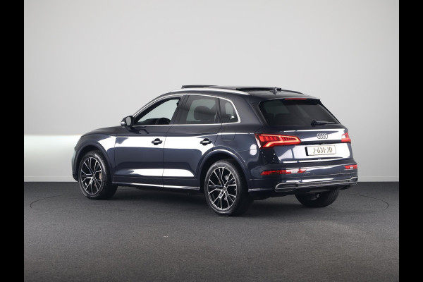 Audi Q5 50 TFSI e quattro S edition 299pk Plug in Hybrid | Panoramadak | Luchtvering | Parkeercamara | Full map Navigatie | Stoelverwarming |