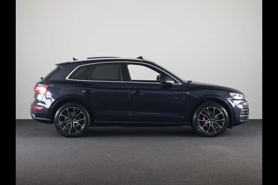 Audi Q5 50 TFSI e quattro S edition 299pk Plug in Hybrid | Panoramadak | Luchtvering | Parkeercamara | Full map Navigatie | Stoelverwarming |