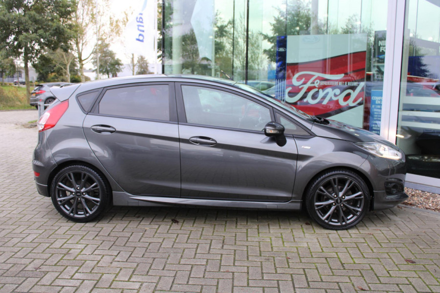 Ford Fiesta 1.0 EcoBoost ST Line | Trekhaak | 17 Inch Lichtmetalen Velgen | Climate Control | Cruise Control | Voorruitverwarming | Privacy Glass | Navigatie | Bluetooth