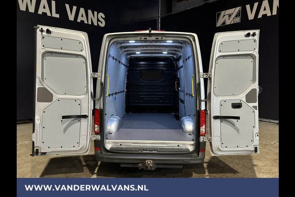 Volkswagen Crafter 2.0 TDI 140pk L3H3 L2H2 Achterwiel aandrijving Euro6 Airco | Camera | 3000kg Trekhaak | Apple Carplay Android Auto, Bijrijdersbank