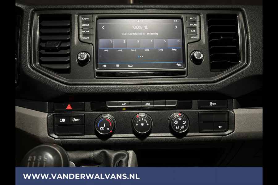 Volkswagen Crafter 2.0 TDI 140pk L3H3 L2H2 Achterwiel aandrijving Euro6 Airco | Camera | 3000kg Trekhaak | Apple Carplay Android Auto, Bijrijdersbank