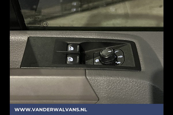 Volkswagen Crafter 2.0 TDI 140pk L3H3 L2H2 Achterwiel aandrijving Euro6 Airco | Camera | 3000kg Trekhaak | Apple Carplay Android Auto, Bijrijdersbank