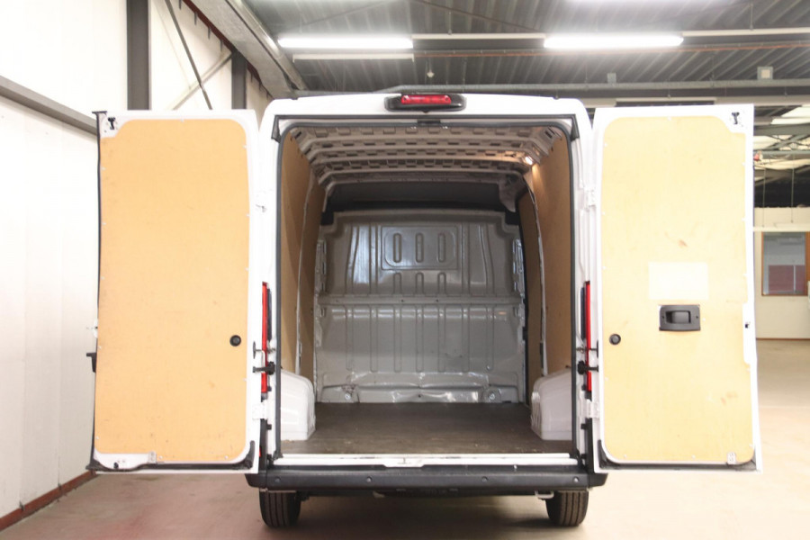 Peugeot Boxer 435 2.2 BlueHDi 140 L4H2 NAVIGATIESYSTEEM