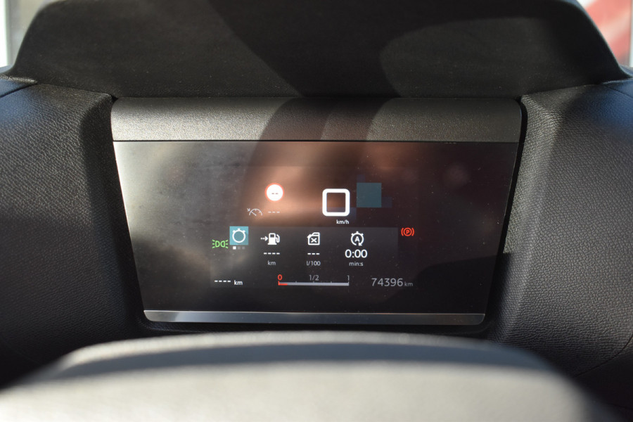 Citroën C4 1.2 Puretech Feel / Clima / Navi / Camera / Trekhaak / LED / Apple Carplay