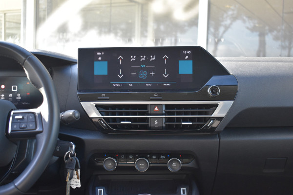 Citroën C4 1.2 Puretech Feel / Clima / Navi / Camera / Trekhaak / LED / Apple Carplay