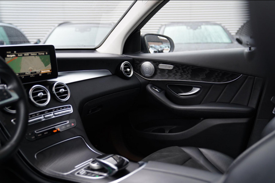 Mercedes-Benz GLC 300 4MATIC | Panorama | Burmester | Trekhaak | Luxe Leder | Sfeerverlichting | Camera | 245PK | 20 inch |