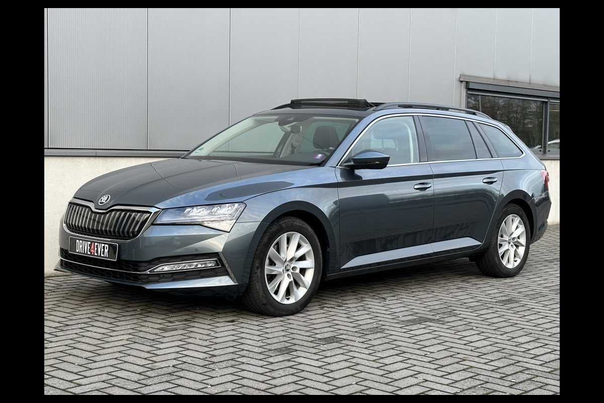 Škoda Superb Combi 1.4 TSI iV Sp. Bns PANO NAVI CR CONTROL TREKHAAK ECC PDC