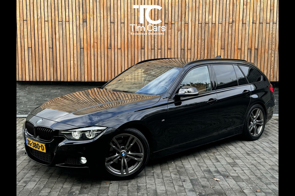 BMW 3 Serie Touring 318i M Sport Automaat | Lederen bekleding | Achteruitrijcamera | Stoelverwarming | Getint glas | Parkeersensoren voor en